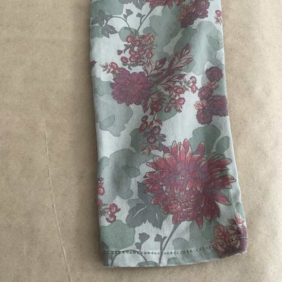 Jordache Floral Camouflage Jeggings - Picture 4 of 5